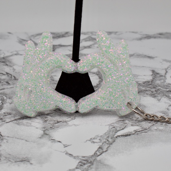 Mickey Mouse Glove Heart Keychain - Picture 3 of 7